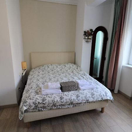 Lovely City Center Apartment - Free Minibar Bucharest Exterior photo