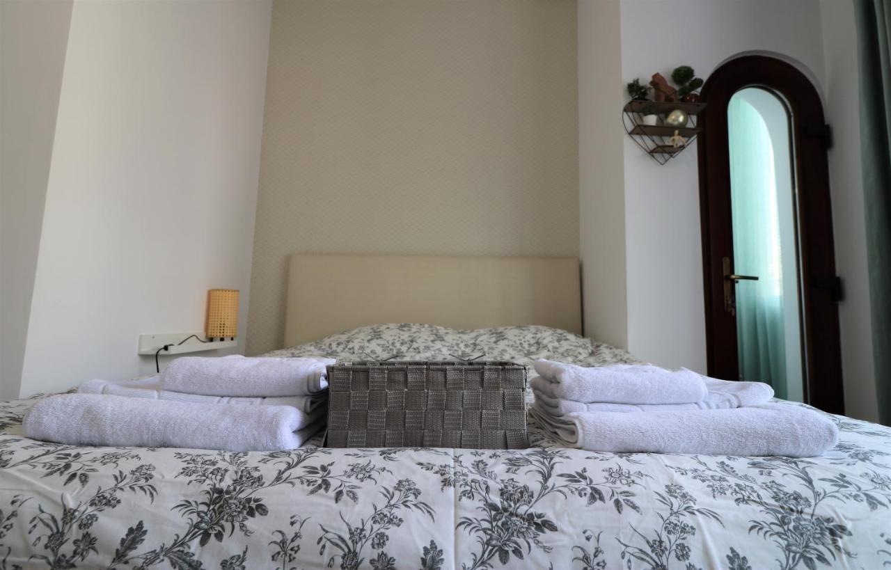 Lovely City Center Apartment - Free Minibar Bucharest Exterior photo