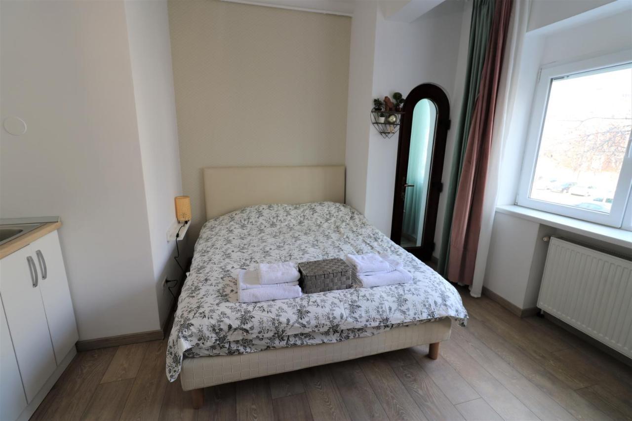 Lovely City Center Apartment - Free Minibar Bucharest Exterior photo