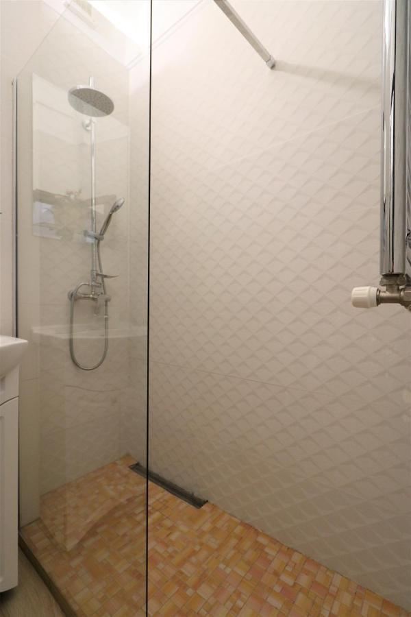 Lovely City Center Apartment - Free Minibar Bucharest Exterior photo